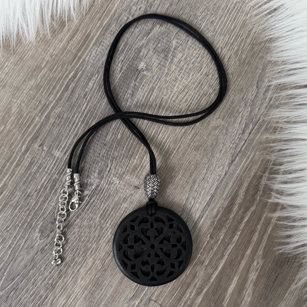 🖤 BRIGHTON Retired Long Ferrara Black Wood Pendant Adjustable Necklace